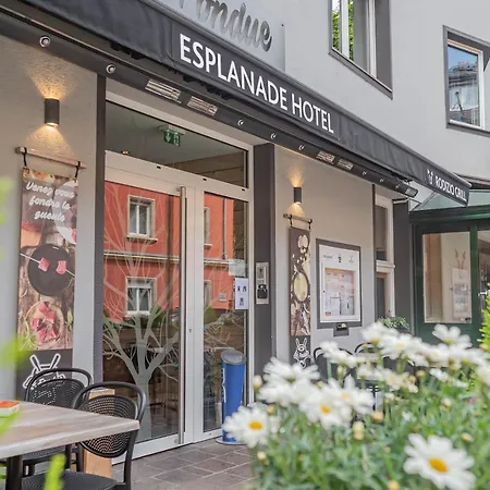 Esplanade *