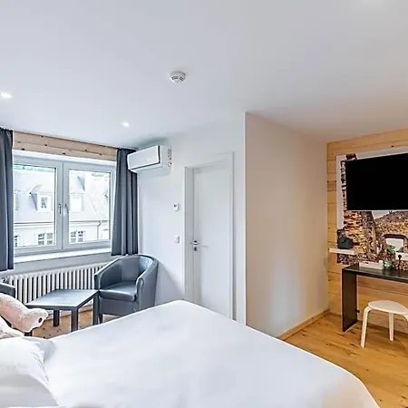 Esplanade Hotel *